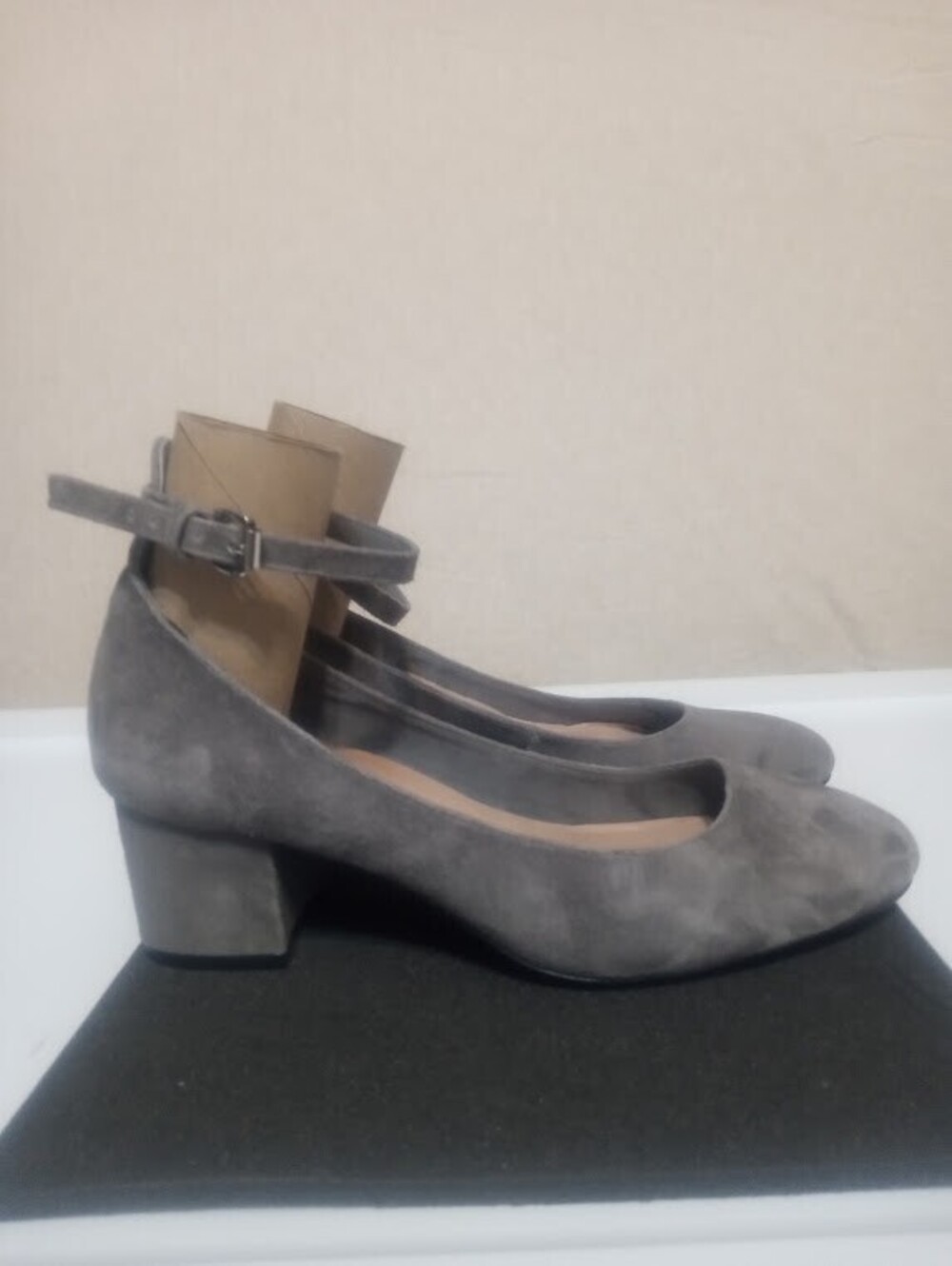 Steven Gray Suede Ankle Wrap Low Heels Size 7.5 Modern Classic GUC